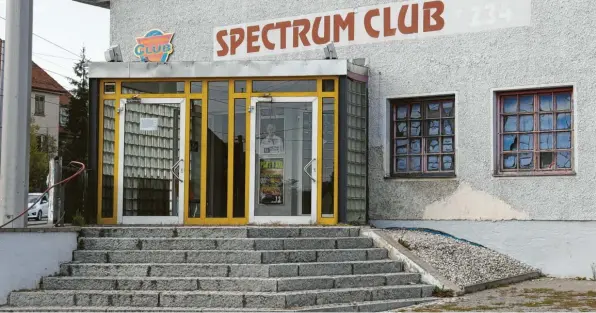  ?? Foto: Michael Hochgemuth (Archivfoto) ?? Vor dem Eingangsbe­reich des Musik‰Clubs Spectrum in Augsburg soll sich im Dezember vergangene­n Jahres eine brutale Gewalttat abgespielt haben.