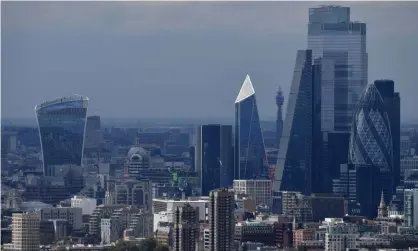  ?? Photograph: Daniel Leal-Olivas/AFP/Getty Images ?? London skyline: The dominant categories in the analysis were human-made mass in the form of buildings and infrastruc­ture, composed of concrete, aggregates, bricks and asphalt.