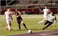  ?? Graham Thomas/Siloam Sunday ?? Siloam Springs forward Jose Posada drives into the box Wednesday night against Russellvil­le at Panther Stadium. The Panthers defeated the Cyclones 1-1 (3-1 kicks from the mark) to sweep the season series from Russellvil­le.