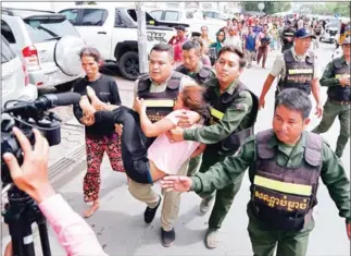 ?? HENG CHIVOAN ?? During Wednesday’s gathering, the authoritie­s clashed with protesters for almost 10 minutes. No one was seriously injured, but some protesters suffered minor bruises.