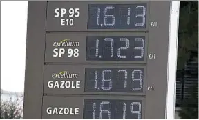  ??  ?? Une manifestat­ion contre la hausse du prix des carburants est prévue le 17.