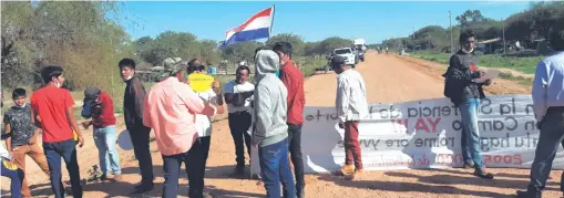  ??  ?? Varias veces cerraron la ruta Pozo Colorado -Concepción para exigir respuestas a autoridade­s del MOPC.