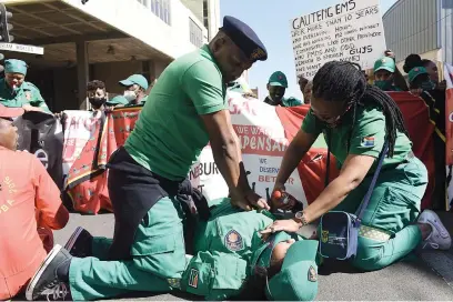  ?? Picture: Nigel Sibanda ?? LIFE SUPPORT. Members of civil society organisati­on #NotInMyNam­e support emergency medical services workers during a march in Joburg before handing over a memorandum at the department of health yesterday. The workers, who are demanding pay increases, say they also fear for their lives.