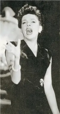  ?? HAMILTON SPECTATOR FILE PHOTO ?? After singing “Over the Rainbow’ at the O’Keefe Centre, Judy Garland reached out and grabbed Gary Smith’s hand.