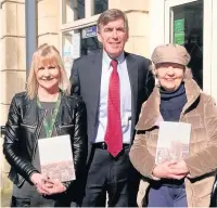  ??  ?? Dorothy Bentley-Smith (right) and Wendy Stubbs from Macclesfie­ld Visitor Informatio­n Centre with MP David Rutley