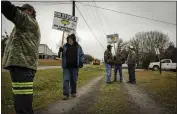  ?? AUDRA MELTON — THE NEW YORK TIMES ARCHIVES ?? Union members picketing near one of the Warrior Met Coal mine entrances in Brookwood, Ala., on March 9, 2022.