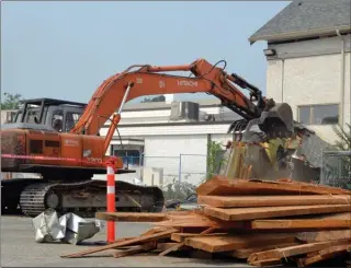  ?? ANDREA PEACOCK/The Okanagan Weekend ?? An excavator demolishes the former St. Joseph Catholic Elementary building on Sutherland Avenue. Some of the old timber will be saved for resale.