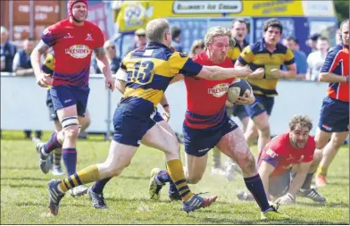  ?? Picture: Andy Jones FM4321911 ?? Aylesford’s Jamie Carmillet tries to evade a Sevenoaks tackle