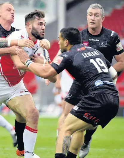  ?? Dave Kendall ?? Walmsley in last Friday’s clash at Langtree Park.