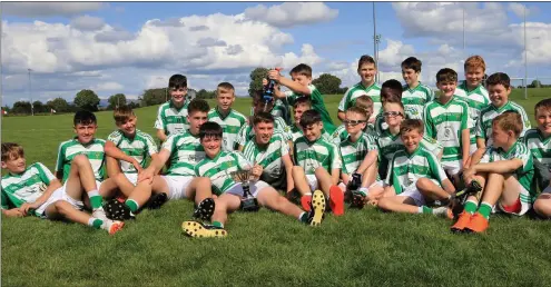  ??  ?? O Raghallaig­h’s celebrate their U14B Championsh­ip win over St Patrick’s.