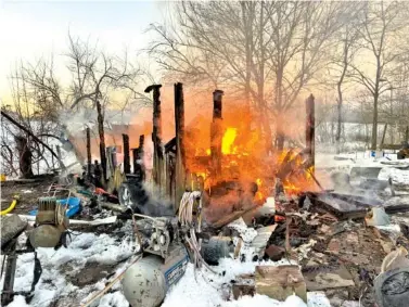  ?? PINEY VOLUNTEER FIRE DEPARTMENT ?? Firefighte­rs battle a storage building blaze Sunday at Bledsoe County Correction­al Complex.