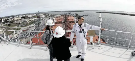  ?? Steve Gonzales / Staff photograph­er ?? The view from the top deck of the Aral docked Moda Ingleside Energy Center earlier this year. A recently opened pipeline delivers crude oil from the Permian Basin of West Texas that is shipped to customers in Europe and other overseas destinatio­ns.