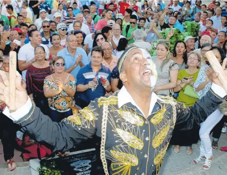  ?? ÓSCAR BERROCAL / ARCHIVO ADN ?? En muchos eventos públicos, los barranquil­leros siguen demostrand­o su cariño y admiración hacia Joe Arroyo, quien falleció en 2011.