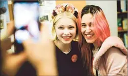  ?? Bethany Mollenkof
Los Angeles Times ?? SPORTING HER signature f loral crown, Tavi Gevinson takes a photo with fan Gigi Mayer during a book signing in November at L.A.’s Skylight Books.