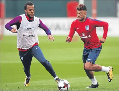  ?? Picture: PA. ?? Alex Oxlade-Chamberlai­n, right, with Ryan Bertrand at yesterday’s England training session as they prepare to face Malta in tomorrow’s World Cup qualifier.