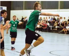  ?? ARCHIVFOTO: HORST KLOS ?? Mike Finkler hatte mit neun Treffern maßgeblich­en Anteil am 33:25-Heimsieg der HSG Dudweiler-Fischbach gegen die HG Saarlouis II.