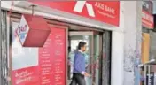  ?? REUTERS/FILE ?? The fundraisin­g will provide Axis Bank capital to shore up its balance sheet at a time when bad loans have surged