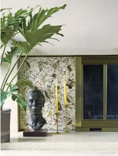  ??  ?? COMBINING TWO OF THEIR FAVORITE MIDCENTURY ELEMENTS, THIS HEARTH FEATURES BOTH TERRAZZO AND INDOOR PLANT LIFE.