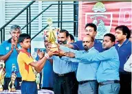  ??  ?? Captain of Vijaya College Chamoda Mahanama receiving the Cup Championsh­ip from the Mayor of Badulla, U.N. Gunasekara