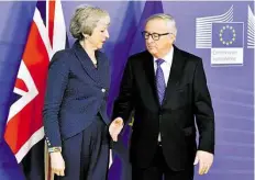 ?? AP-BILD: VANDEN RILNJAERT ?? Eine Sreundlich­e BegrTUung sieht anders aus: die Gritische Premiermin­isterin Theresa MaV und EM-Kommission­spräsident Lean-Claude Luncker in BrTssel