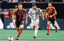  ?? ALEX SLITZ/AP 2023 ?? Atlanta United midfielder Matheus Rossetto (left) drives down field past Toronto FC midfielder Jonathan Osorio during a 1-1 draw March 4. The Five Stripes (2-0-1) have never gone unbeaten through the first four games in an MLS season.