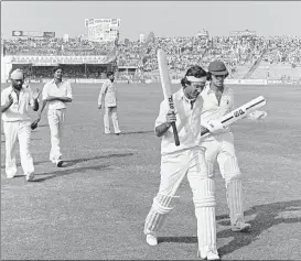  ?? GETTY ?? Pakistan’s Zaheer Abbas acknowledg­es the applause after scoring 235 not out in the second Test against India in Lahore on October 29, 1978. The attraction of Indiapak cricket is unmatched.