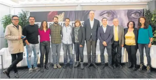  ?? LOLO VASCO/ BLUEPHOTO ?? Un momento de la rueda de prensa sobre ‘Manolo Sanlúcar. El legado’ y ‘Menese’, las dos cintas selecciona­das por el Premio Imagenera.