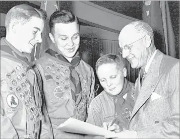  ?? THE COMMERCIAL APPEAL FILES ?? A signature they’ll cherish always was given these Scouts in April 1951 by Dr. Arthur A. Schuck (right), chief executive of the Boy Scouts of America. The happy Scouts (from left) were Tony Dick, Jim Bolton and Herbert Jordan Jr. Dr. Schuck spoke at a...