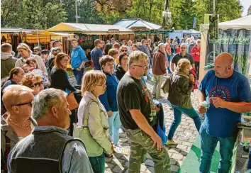  ?? Foto: Peter Fastl ?? Die Dult hat in den vergangene­n Tagen wieder viele Besucher angelockt. Die Händler zeigten sich größtentei­ls sehr zufrieden. Manch ein Anwohner ist das aber weniger.