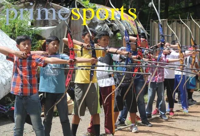  ??  ?? Photo by Roderick Osis EARLY PREP. This early, Baguio City archers hone their skills as the city aims for another stellar performanc­e in the Batang Pinoy national finals hosted by the Summer Capital on September.