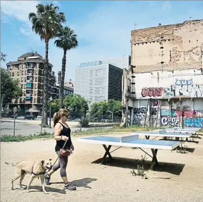  ?? ANA JIMÉNEZ ?? El solar on s’ha de construir l’hotel que la cadena Praktik projecta a les Drassanes