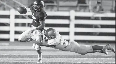  ?? /8" %FNPDSBU (B[FUUF 'JMF 1IPUP #&/ (0'' r !/8"#&/(0'' ?? Springdale Har-Ber quarterbac­k Blaise Wittschen (left), pictured Aug. 24 during a game against Pulaski Academy, and the Wildcats will take on Russellvil­le tonight.