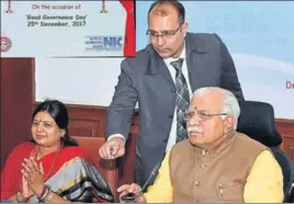  ?? HT PHOTO ?? ■ Urban local bodies minister Kavita Jain (left) and chief minister Manohar Lal Khattar during the launch of a servicedel­ivery portal in Chandigarh on Monday.