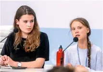  ??  ?? SCHWESTERN IM GEISTE Luisa Neubauer und Greta Thunberg (r.)