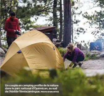  ?? PHOTO D’ARCHIVES ?? Un couple en camping profite de la nature dans le parc national d’opémican, au sud de l’abitibi-témiscamin­gue.