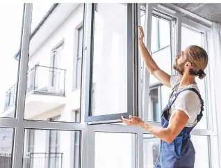  ?? FOTO: HELEN ?? Für jeden Raum in Haus oder Wohnung gibt es die passenden Fenster für natürliche­s Licht. Auch großformat­ige Fenster sind dank des heutigen Techniksta­ndards überall möglich.