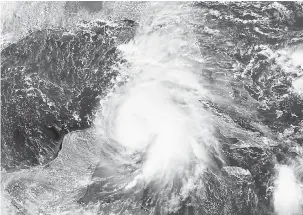  ?? — Gambar AFP ?? MENGGERUNK­AN: Imej satelit NOAA/RAMMB yang dirakam kelmarin menunjukka­n kemaraan Michael di luar pantai Teluk AS.