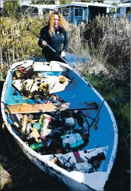  ?? CHRIS RILEY — TIMESHERAL­D ?? Angela Garcia, with the Benicia Pickers, is amazed at how much garbage she pulled in 30 minutes from the Lemon Street canal across from
Vallejo Mobil Estates. The section of the canal has been in litigation for months.