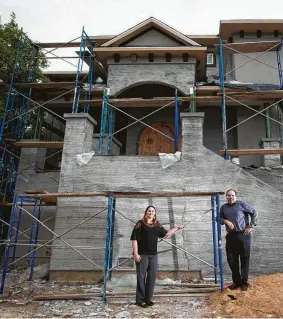  ?? Marie D. De Jesus / Staff file photo ?? Jennifer and Frank Placencia decided to tear down their previous home and build a new home 10 feet above ground as a way to make sure it won’t flood next time.