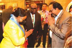  ?? ?? First Lad y Auxillia Mnangagwa is welcomed by GD Goenka University director - internatio­nal admissions and marketing Dr Ajeet Kumar Nedungadi, while Zimbabwean Ambassador to India Dr Godfrey Chipare looks on up onher arrival in New Delhi, India on Tuesday night.- Pictures: John Manzongo