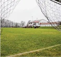  ?? Foto: Emil Neuhäusler ?? Sportgelän­de und Vereinshei­m in Bleichen wurden als neues Sportzentr­um für die Gesamtgeme­inde Deisenhaus­en vorgeschla­gen.