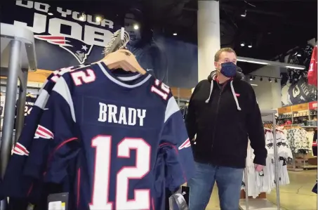  ?? Elise Amendola / Associated Press ?? Football fan Brian Pope browses for Tom Brady jerseys Monday in the pro shop at Gillette Stadium in Foxborough, Mass. Brady is going to the Super Bowl for the 10th time, and Patriots fans are cheering for him — just like before.