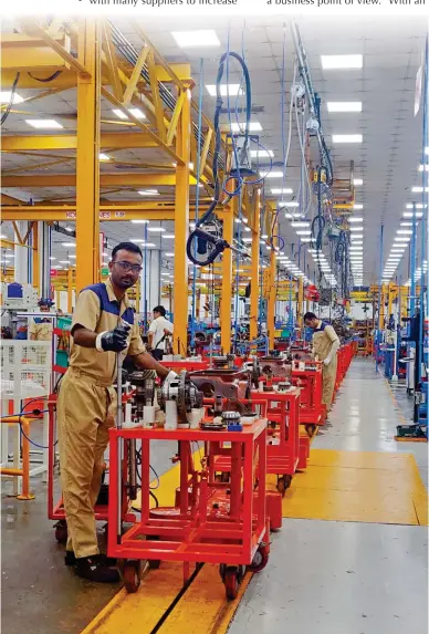  ??  ?? Carraro workshop for a small and large equipments, and an assembly line for transmissi­ons