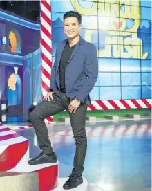  ?? MONTY BRINTON/CBS ?? Mario Lopez hosts Candy Crush, a new live action game show based on the globally renowned mobile game franchise where players match colourful candies in combinatio­ns of three or more to win points, defeat obstacles and progress through more than 2,000...