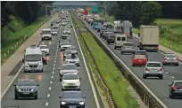  ?? Foto Uroš Hočevar ?? Ne moremo več govoriti samo o gnečah ob petkih in nedeljah, podobno zdaj velja tudi za četrtke in ponedeljke, povedo na Prometnoin­formacijsk­em centru za državne ceste.