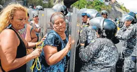  ?? FEDERICO PARRA/AFP ?? ‘Revolta do Pernil’. Protesto em Caracas contra a ausência da iguaria na mesa do venezuelan­o