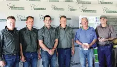  ??  ?? Bloemfonte­in A: van links, Gideon Scheepers, Dewald van Rooyen, Christo van der Westhuizen, Neels Nieuwoudt, (Herman Nieuwoudt was afwesig tydens die neem van die foto), Gerhard van der Ryst (Hinterland) en Gerhard Verdoorn (SAJWV: President).