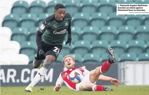 ?? Pictures: Dave Rowntree/PPAUK ?? Plymouth Argyle’s Niall Ennis launches an attack against Fleetwood Town on Saturday