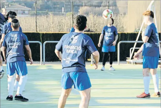  ?? MERCÈ GILI ?? Jóvenes del centro del Segre jugando un partido el miércoles siguiendo la metodologí­a FutbolNet de la Fundació Barça