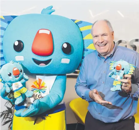  ??  ?? GOLDOC CEO Mark Peters with Commonweal­th Games mascot Borobi and some cuddly little friends. Picture RICHARD GOSLING